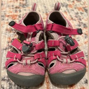 Keen Seaport sandals. Good condition. Size 9 (toddler).